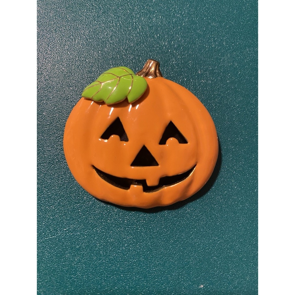 Vintage Halloween Lapel PIN  Brooch Jack O' Lantern Pumpkin Classic Spooky